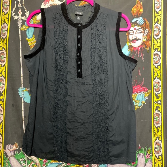 Sleeveless “tuxedo” shirt with velvet trim around collar, sleeves - Picture 5 of 8